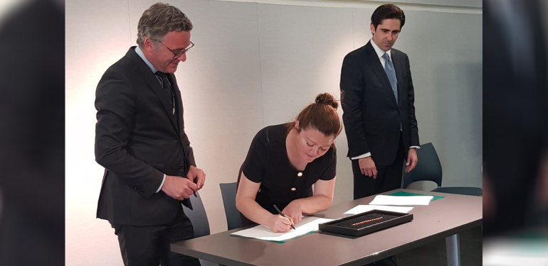 ABD müzesinde sergilenen 2500 yıllık altın kolye Türk yetkililere iade edildi