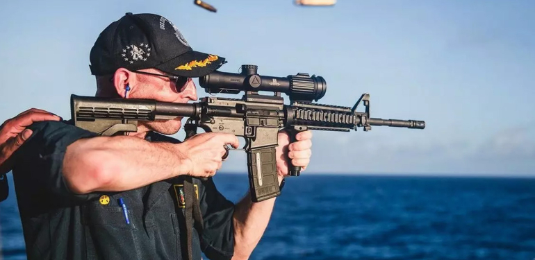 Paylaştığı fotoğraf alay konusu oldu! O komutan görevden alındı