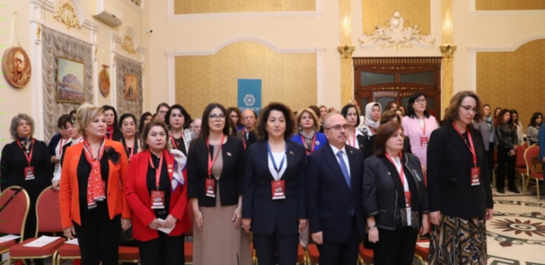 BAKÜ’DE TÜRK DÜNYASININ ÖNCÜ VE GİRİŞİMCİ KADINLARI BULUŞTU II. Uluslararası Türk Dünyasında Kadın Çalıştayı büyük ilgi gördü