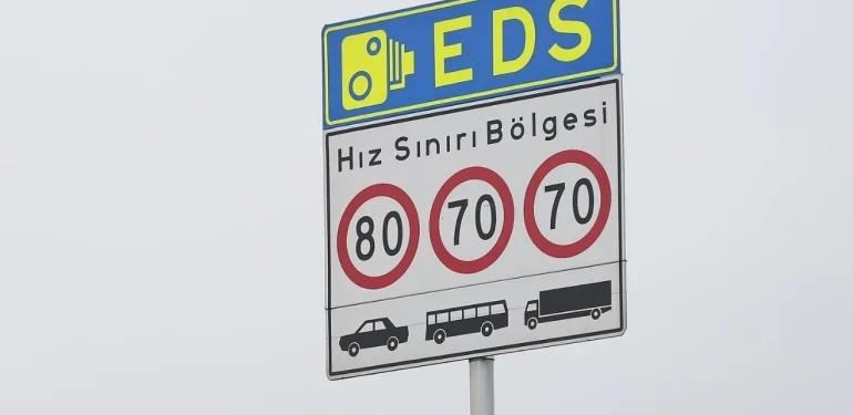 Kara yollarında 58 bin hız tabelası söküldü