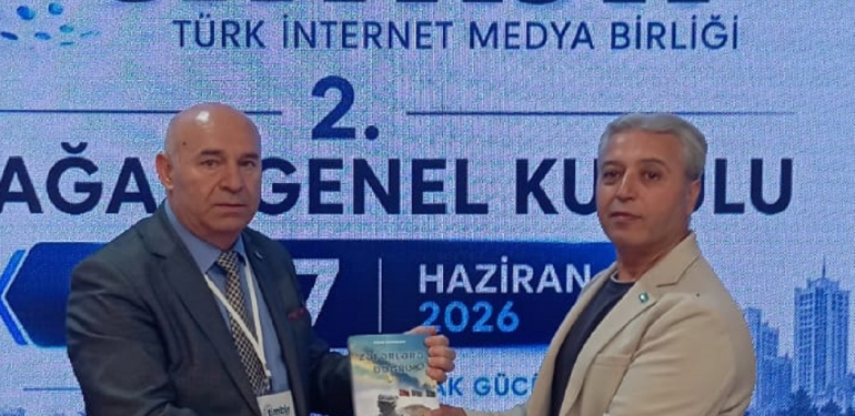 Duayen Gazeteci Adil Koçalan’a Etibar Həsənzadə’nin Eserleri Takdim Edildi