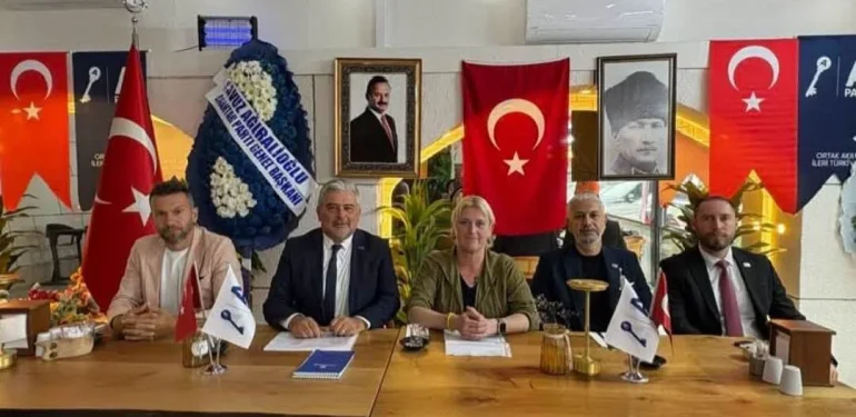Anahtar Parti Karadeniz Ereğli’de ilçe yönetimini tanıttı