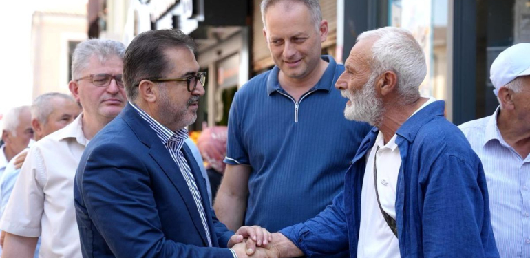 AK Parti İstanbul Milletvekilleri 3 İlçede Vatandaşla Buluştu