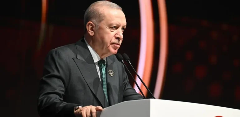 Cumhurbaşkanı Erdoğan: Türkiye’nin eğitim altyapısını güçlendirmeye devam edeceğiz dedi.
